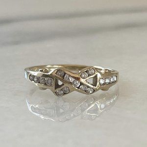 Vintage Solid 18K Yellow Gold Cubic Zirconia XO Infinity Ring Wedding Band CZ